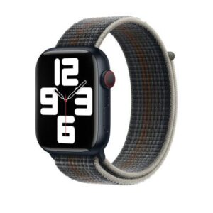 Moderne smartwatch met zwart band en grote digitale wijzerplaten, perfect voor fitness en dagelijkse activiteiten.